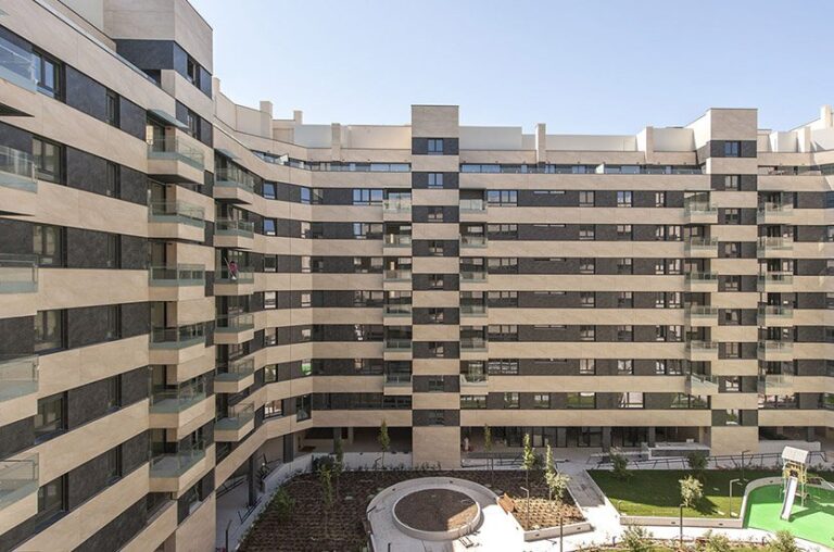 Calle Raimundo Fernández Villaverde, Madrid.